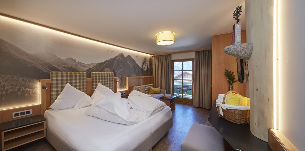 Alpenrose Wellnesshotel Bach  Exterior photo